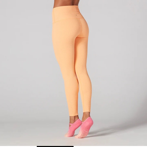 NWT SEERSUCKER HIGH WAISTED 7/8 LEGGINGS-Tangerine Texture - Picture 2 of 8